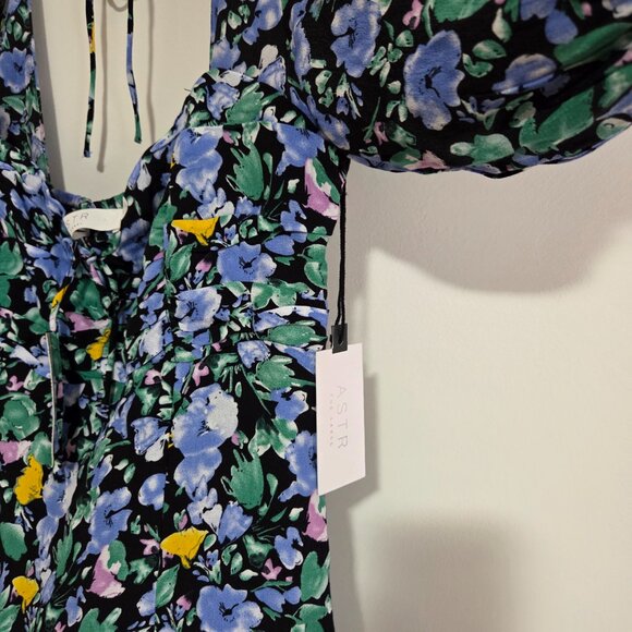 NWT ASTR THE LABEL FLORAL SWEETHEART NECK FLORAL DRESS SIZE MEDIUM - Picture 4 of 16